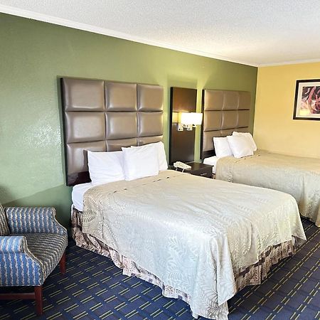 Rodeway Inn & Suites Plymouth Hwy 64 Exterior foto