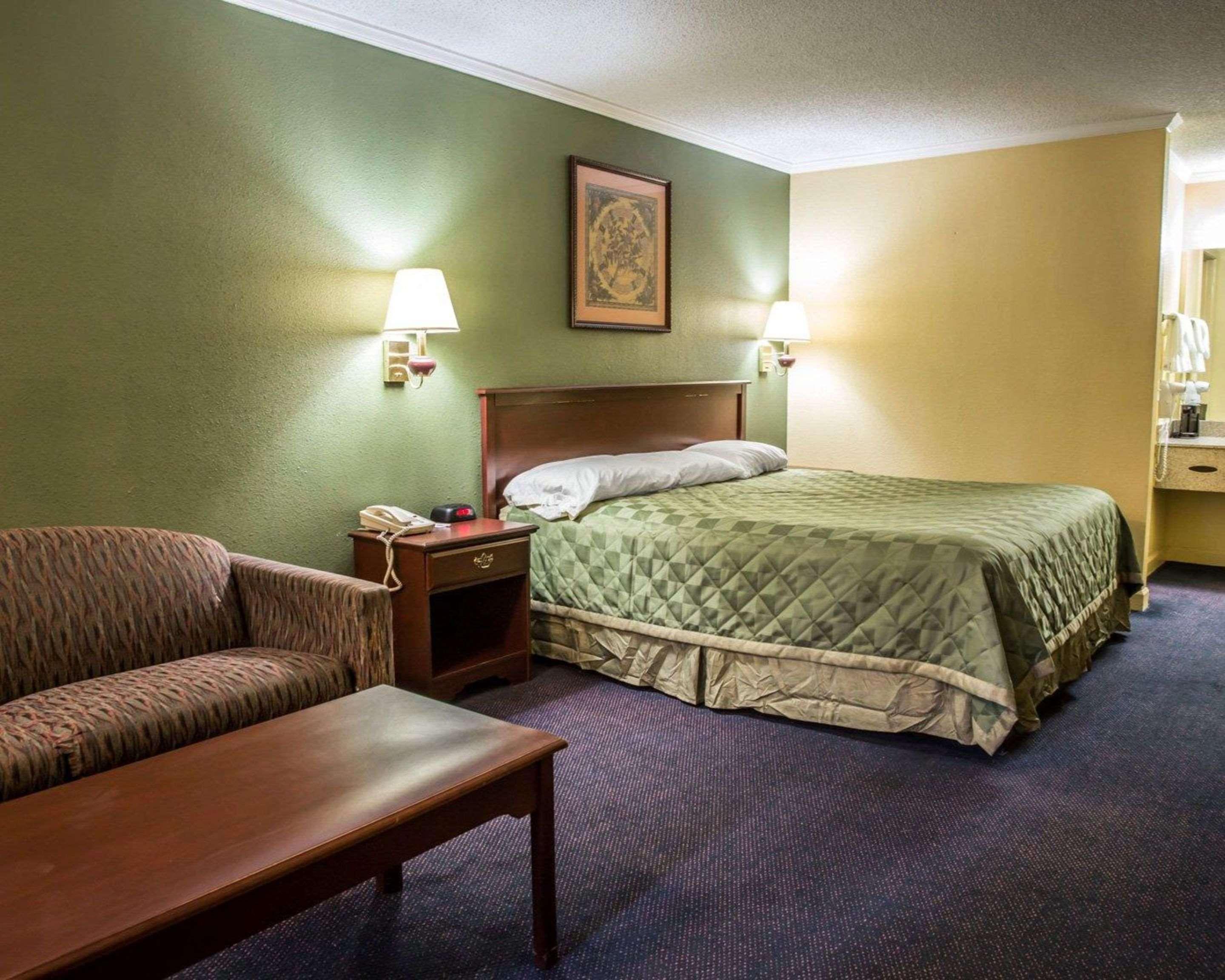 Rodeway Inn & Suites Plymouth Hwy 64 Exterior foto