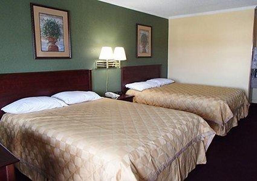 Rodeway Inn & Suites Plymouth Hwy 64 Exterior foto