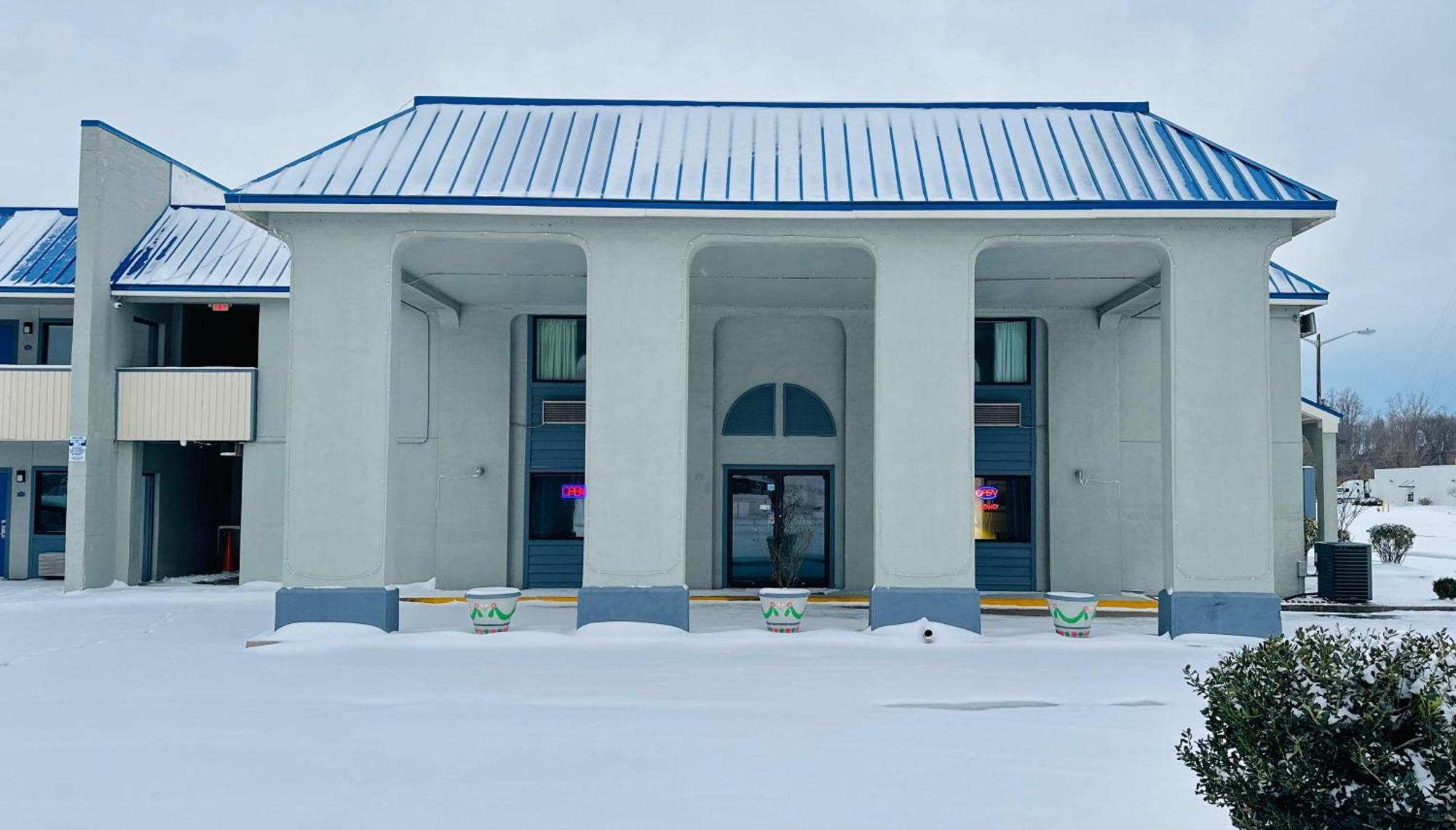 Rodeway Inn & Suites Plymouth Hwy 64 Exterior foto