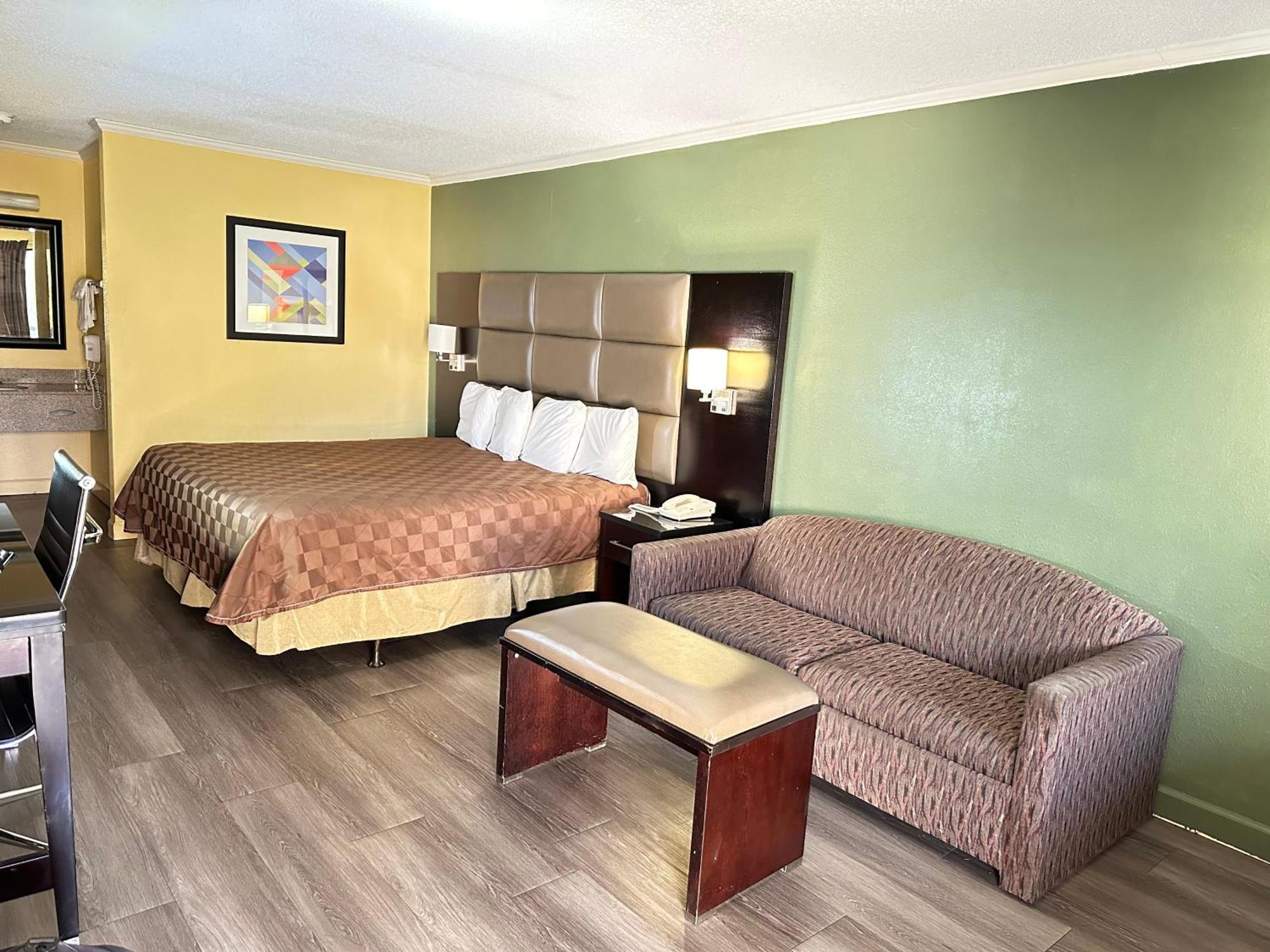 Rodeway Inn & Suites Plymouth Hwy 64 Exterior foto